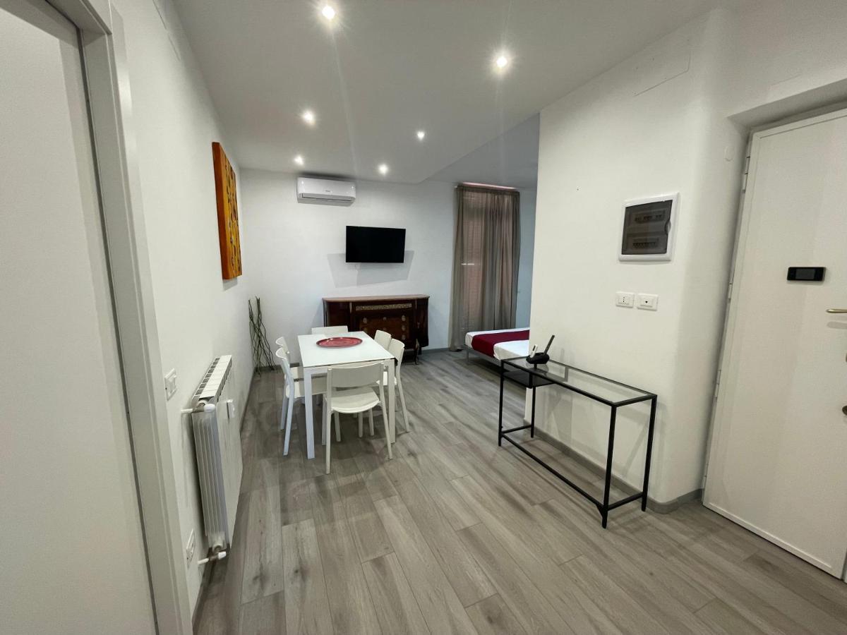 Caracciolo33 Apartment โรม ภายนอก รูปภาพ