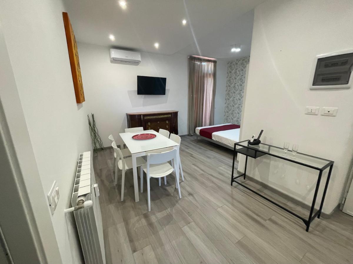 Caracciolo33 Apartment โรม ภายนอก รูปภาพ